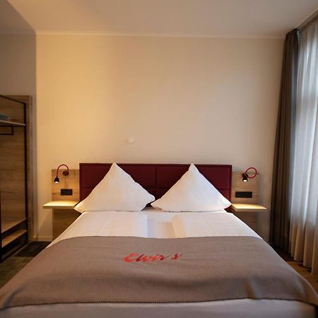 Hotel Restaurant Zur Linde Westerstede Esterno foto
