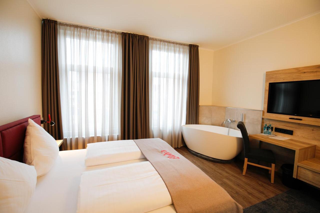 Hotel Restaurant Zur Linde Westerstede Esterno foto