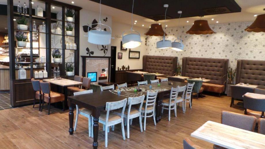 Hotel Restaurant Zur Linde Westerstede Esterno foto