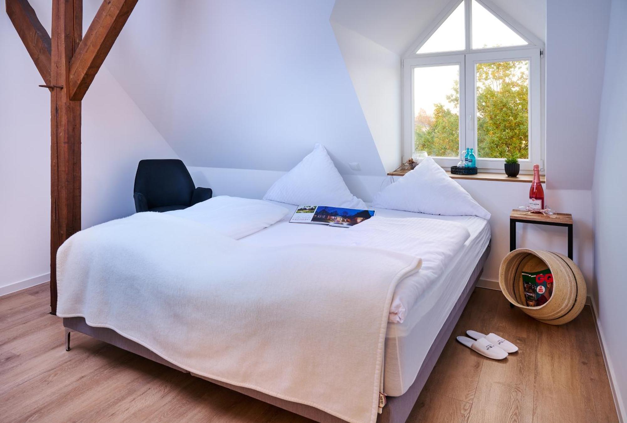 Hotel Restaurant Zur Linde Westerstede Esterno foto
